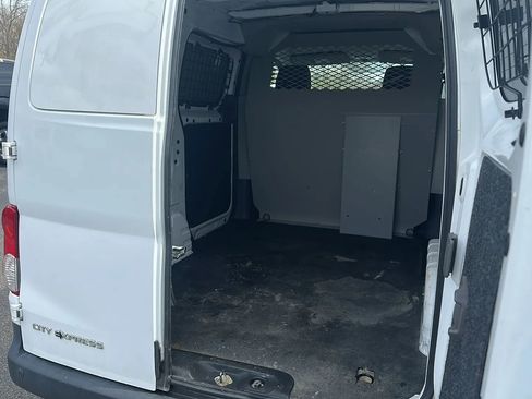 Used 2017 Chevrolet City Express LT image 6