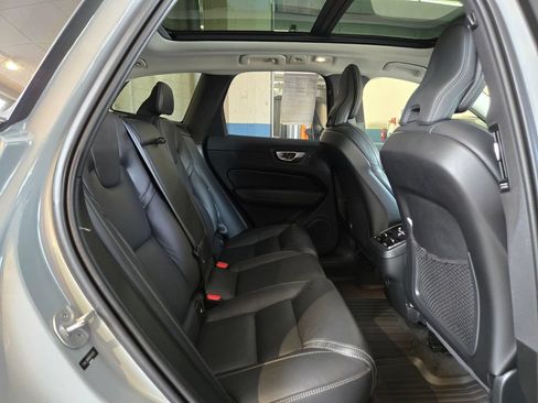 Certified 2024 Volvo XC60 B5 Ultimate w/ Protection Package Premier AWD/4WD image 12
