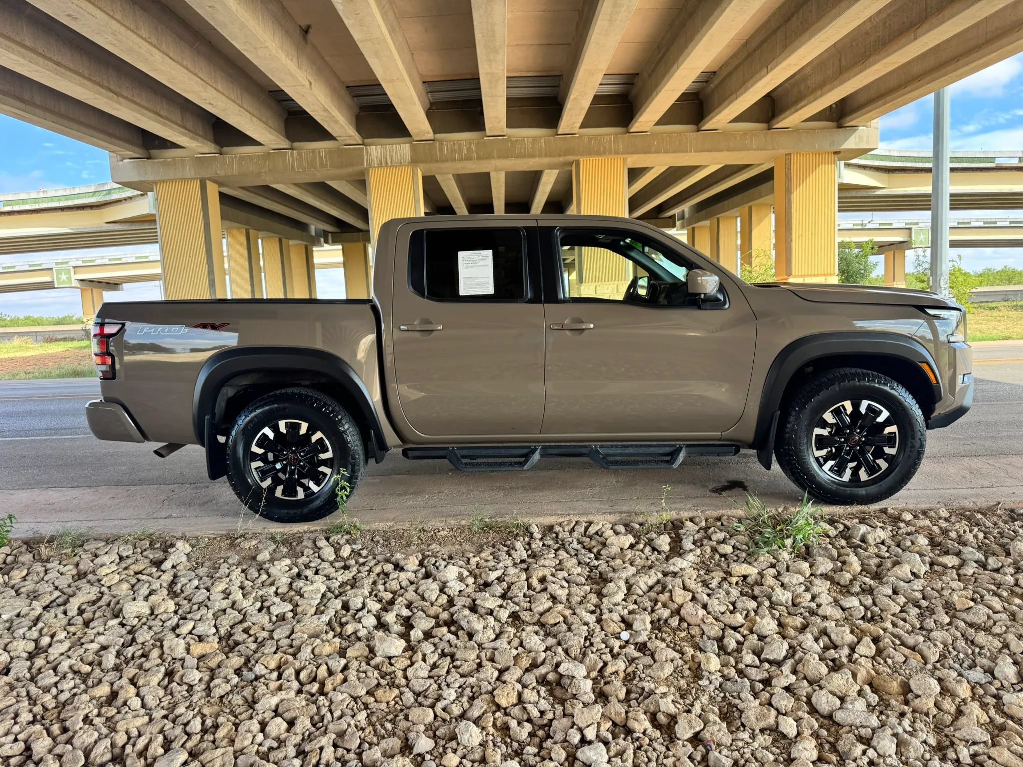 Used 2023 Nissan Frontier PRO-4X w/ Pro Convenience Package AWD/4WD image 2