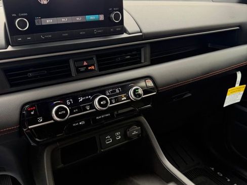 Certified 2025 Honda Pilot Sport image 23