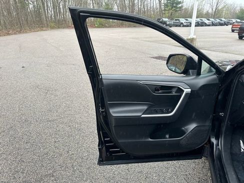 Used 2021 Toyota RAV4 LE AWD/4WD image 29