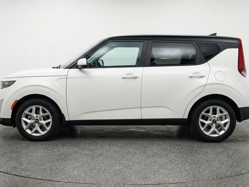 Used 2025 Kia Soul LX w/ LX Technology Package FWD image 5