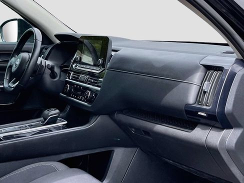 Used 2025 Nissan Pathfinder SV w/ SV Premium Package FWD image 30