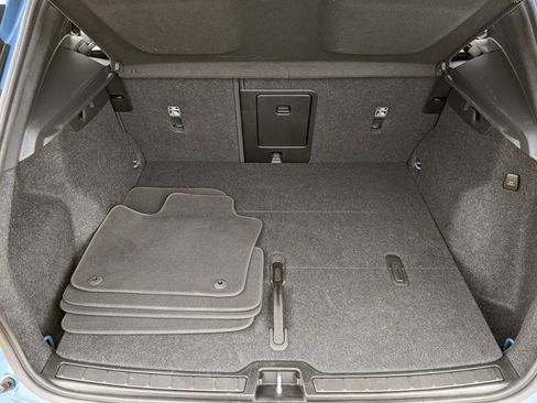 Certified 2025 Volvo XC40 B5 Plus image 26