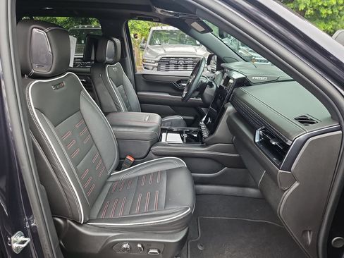 Used 2025 GMC Yukon AT4 Ultimate AWD/4WD image 16