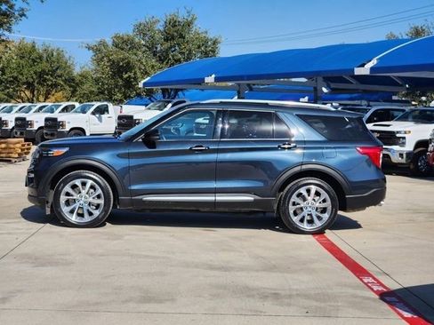 Used 2023 Ford Explorer Platinum w/ Premium Technology Package image 13