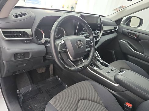 Used 2023 Toyota Highlander L image 17