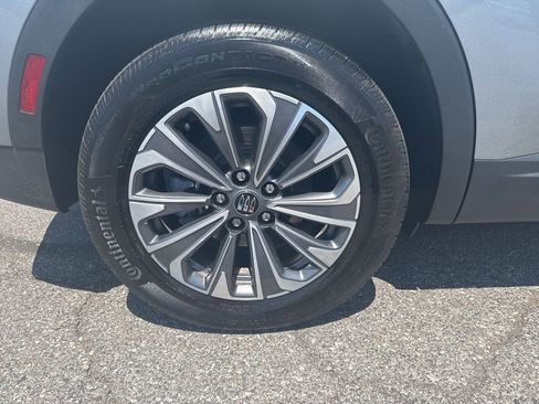 Used 2025 Buick Envision Preferred AWD/4WD image 9