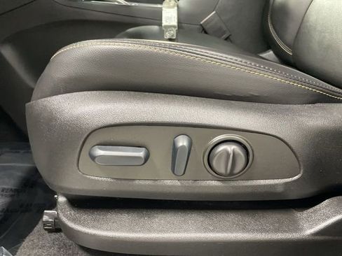 Used 2022 Chevrolet Equinox Premier AWD/4WD image 12