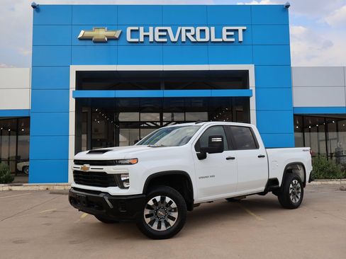 Used 2025 Chevrolet Silverado 2500 Custom w/ Custom Value Package AWD/4WD image 1