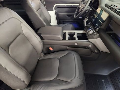 New 2026 Land Rover Defender 90 V8 image 3