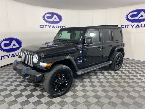 Used 2022 Jeep Wrangler Unlimited Sahara w/ Cold Weather Group AWD/4WD image 7