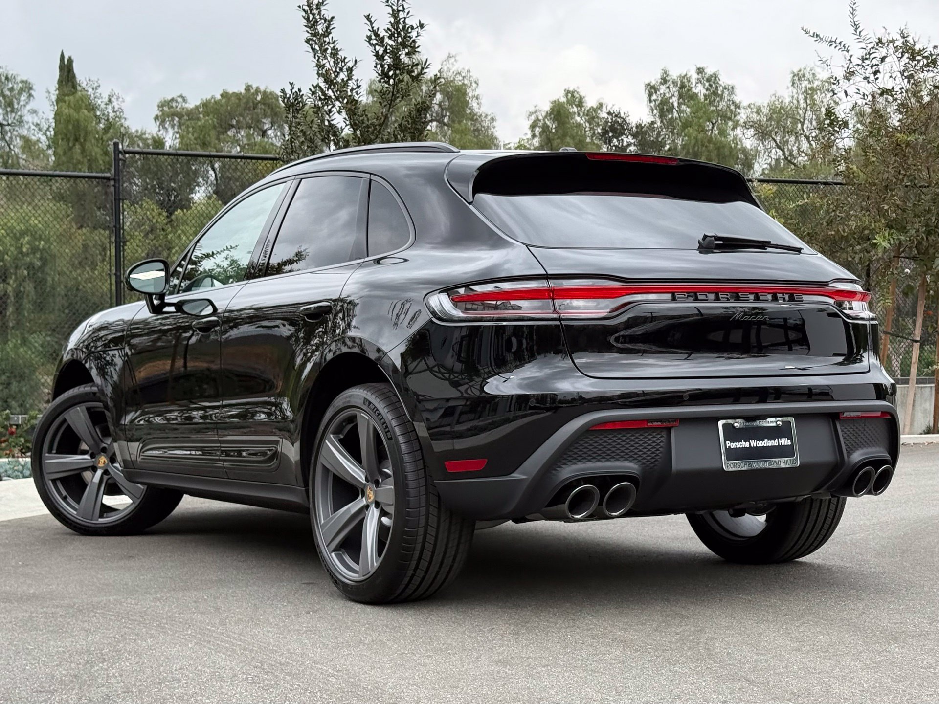 Used 2026 Porsche Macan AWD/4WD image 3