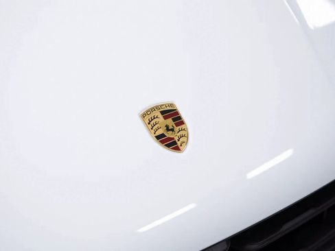 Certified 2025 Porsche Macan image 34