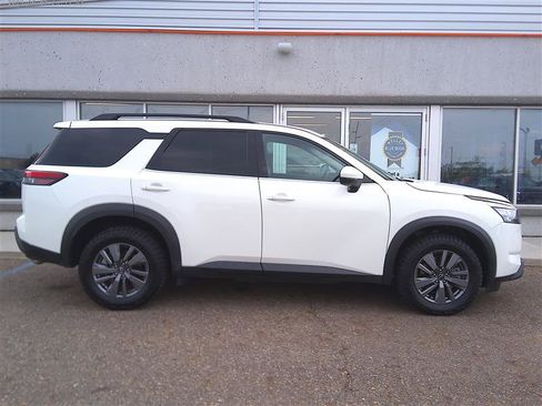 Used 2025 Nissan Pathfinder SV AWD/4WD image 4