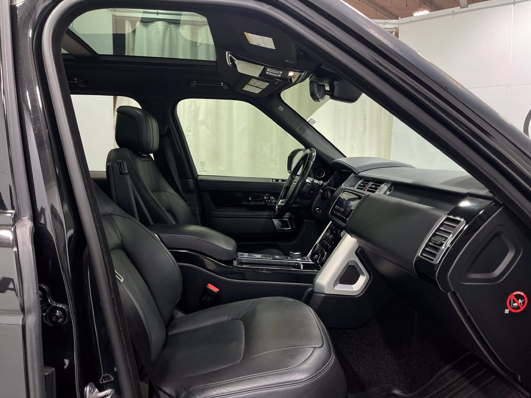 Used 2019 Land Rover Range Rover Supercharged AWD/4WD image 31