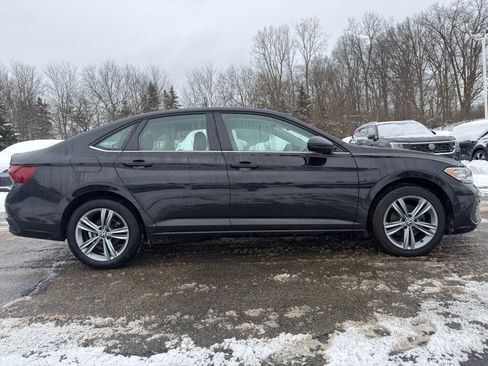 Used 2024 Volkswagen Jetta SE image 8