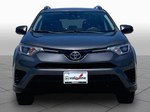 Used 2018 Toyota RAV4 LE FWD image 4
