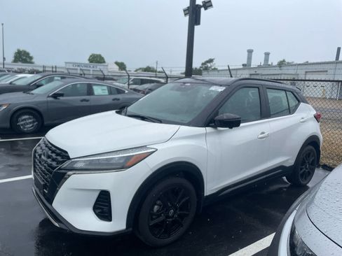 Used 2023 Nissan Kicks SR w/ SR Premium Package FWD image 1