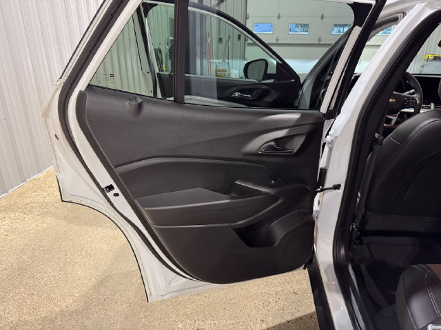 Used 2025 Chevrolet Trax LT w/ LT Convenience Package FWD image 19