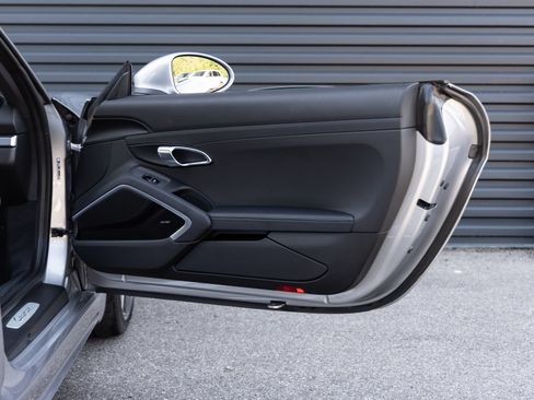 Certified 2025 Porsche 718 Cayman RWD image 27