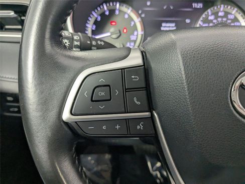 Certified 2023 Toyota Highlander XLE image 16