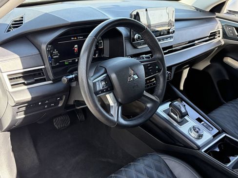 Used 2023 Mitsubishi Outlander 4WD Plug-In Hybrid image 23