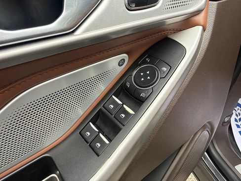 Used 2021 Ford Explorer King Ranch w/ Premium Technology Package AWD/4WD image 8