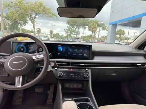 Used 2025 Hyundai Sonata SEL FWD image 9