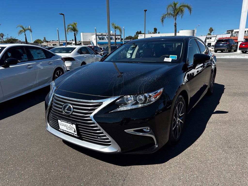 Used 2016 Lexus ES 350 w/ Premium Package w/Wood Trim FWD image 4
