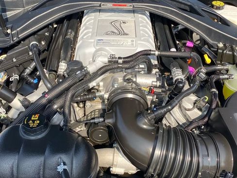Used 2021 Ford Mustang Shelby GT500 w/ Technology Package RWD image 32