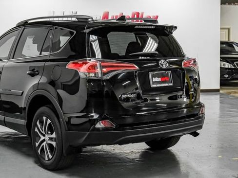 Used 2018 Toyota RAV4 LE w/ All Weather Liner Package AWD/4WD image 13