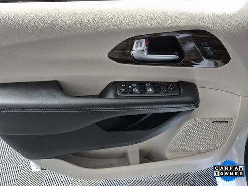 Used 2022 Chrysler Pacifica Limited image 13