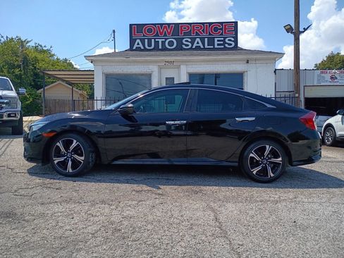 Used 2016 Honda Civic Touring image 2