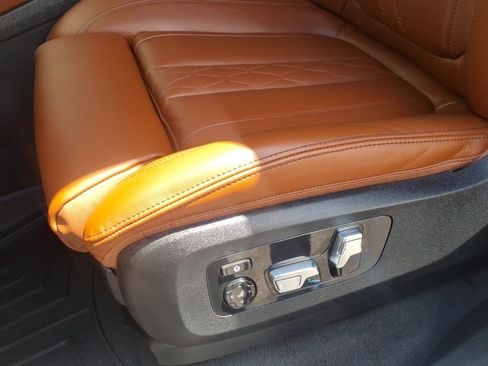 Used 2025 BMW X7 xDrive40i w/ M Sport Package image 5