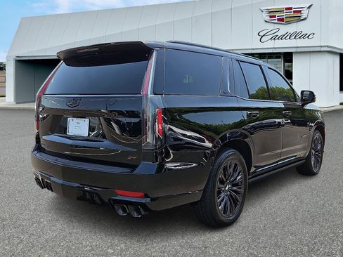 Used 2024 Cadillac Escalade V w/ LPO, ONYX Package AWD/4WD image 5