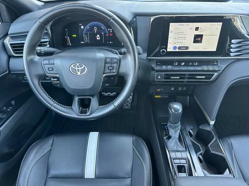 Used 2025 Toyota Camry SE w/ Convenience Package FWD image 18