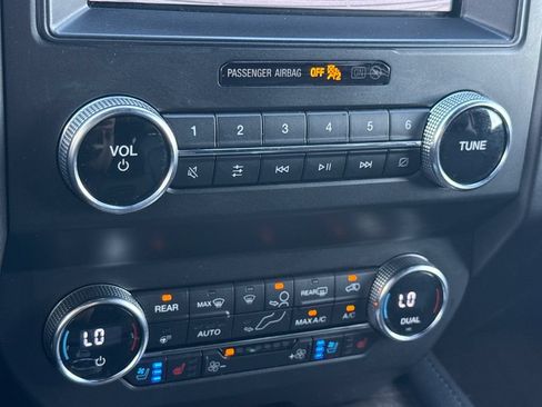 Used 2019 Ford Expedition Limited w/ Equipment Group 301A AWD/4WD image 24