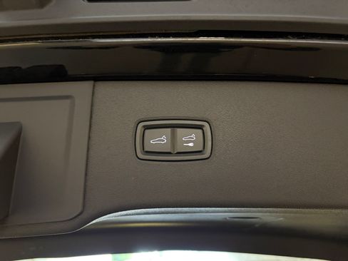 Certified 2026 Porsche Cayenne AWD/4WD image 31