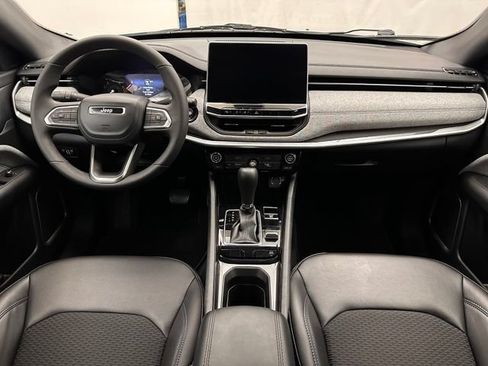 Used 2023 Jeep Compass Latitude AWD/4WD image 7