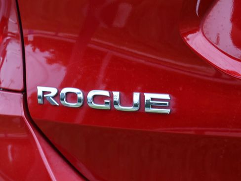 Used 2017 Nissan Rogue SL w/ SL Premium Package AWD/4WD image 8
