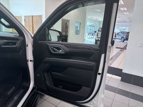 Used 2023 Chevrolet Suburban LT w/ Luxury Package AWD/4WD image 19