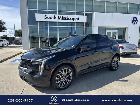 Used 2019 Cadillac XT4 Sport w/ Cold Weather Package FWD image 1