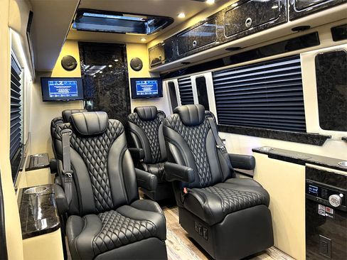 Used 2022 Mercedes-Benz Sprinter 2500 image 2