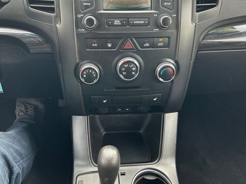 Used 2013 Kia Sorento LX w/ Convenience Pkg FWD image 13