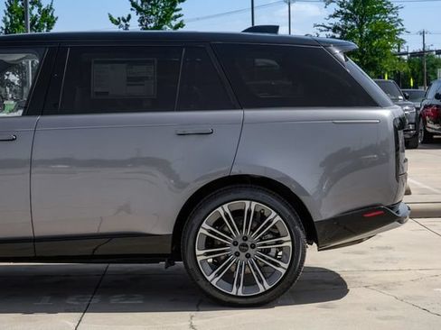 New 2026 Land Rover Range Rover Long Wheelbase SE AWD/4WD image 14
