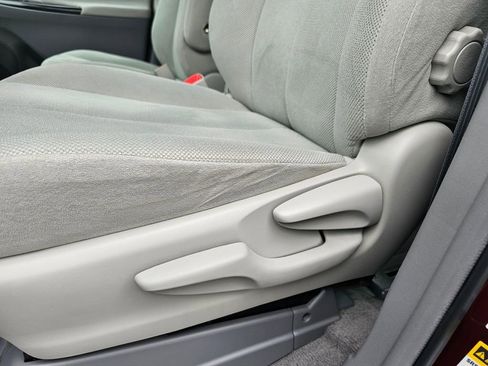 Used 2011 Toyota Sienna w/ Towing Pkg FWD image 23
