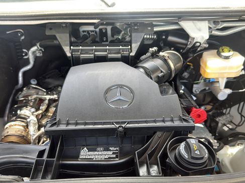 Used 2025 Mercedes-Benz Sprinter 2500 image 29