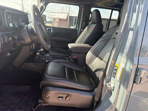 Used 2024 Jeep Gladiator Rubicon w/ Safety Group AWD/4WD image 12