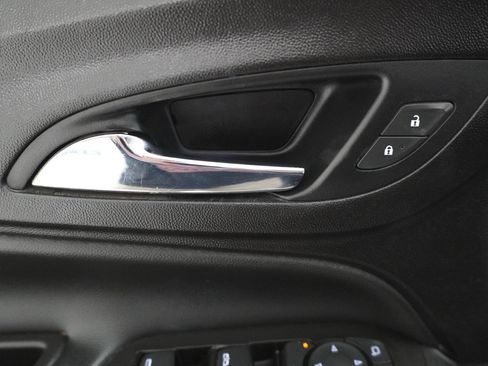 Used 2021 Chevrolet Equinox LT FWD image 13
